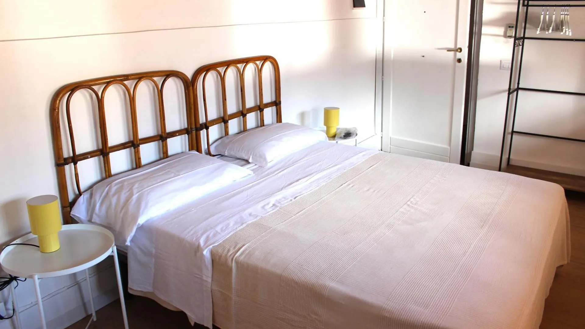 Terrasini 2000 Home Holidays Italie