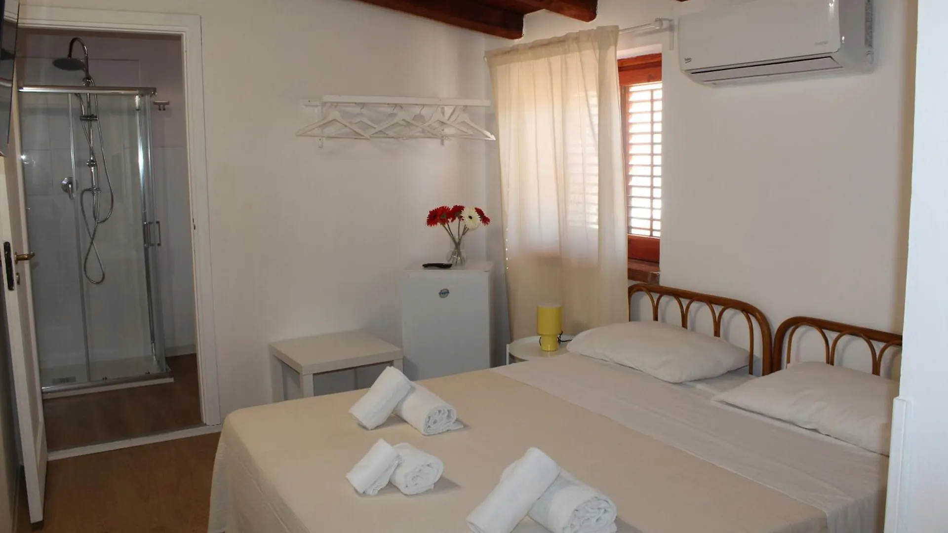 Terrasini 2000 Home Holidays 0*,