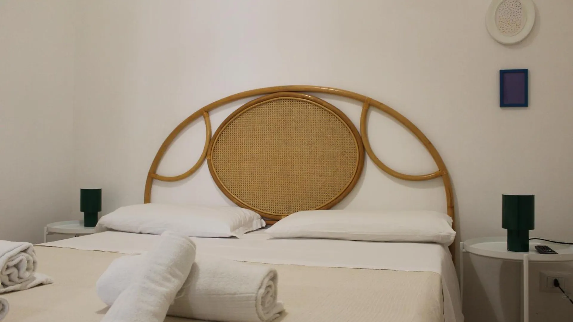Terrasini 2000 Home Holidays Italie