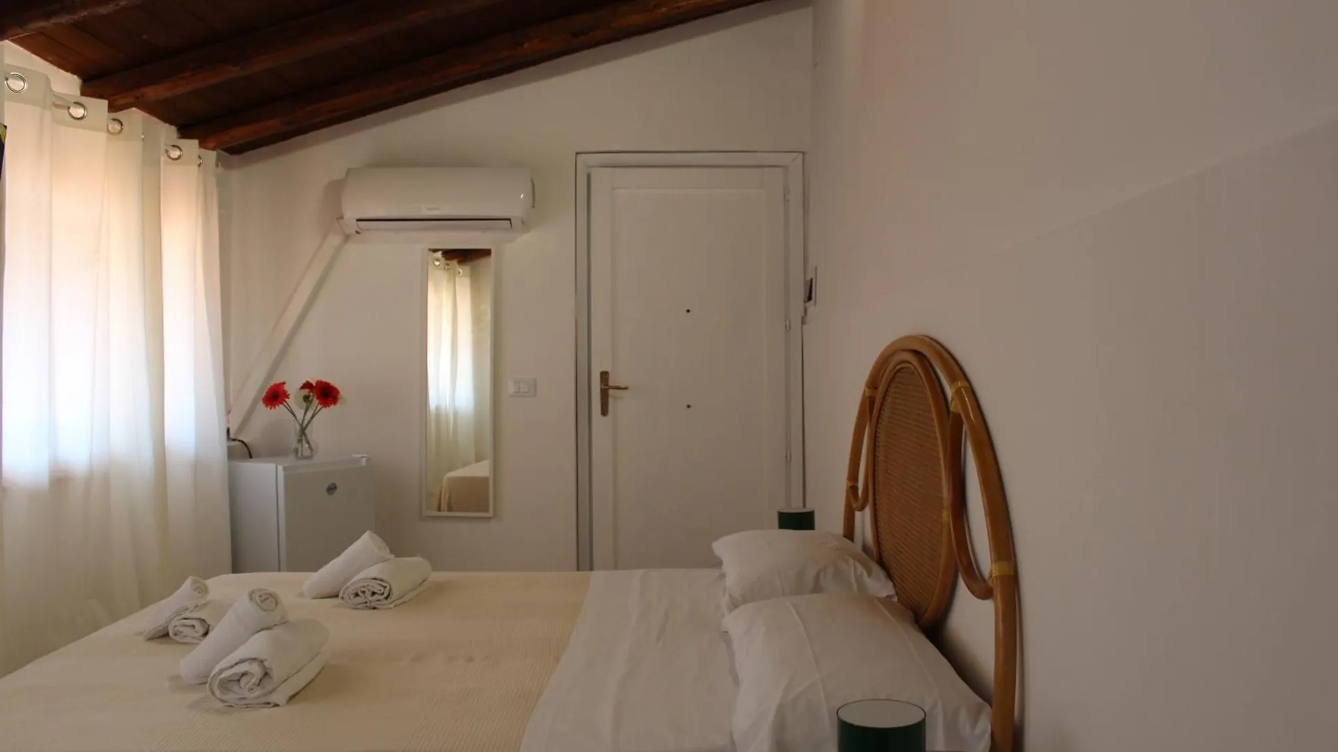 Terrasini 2000 Home Holidays 0*,  Italia